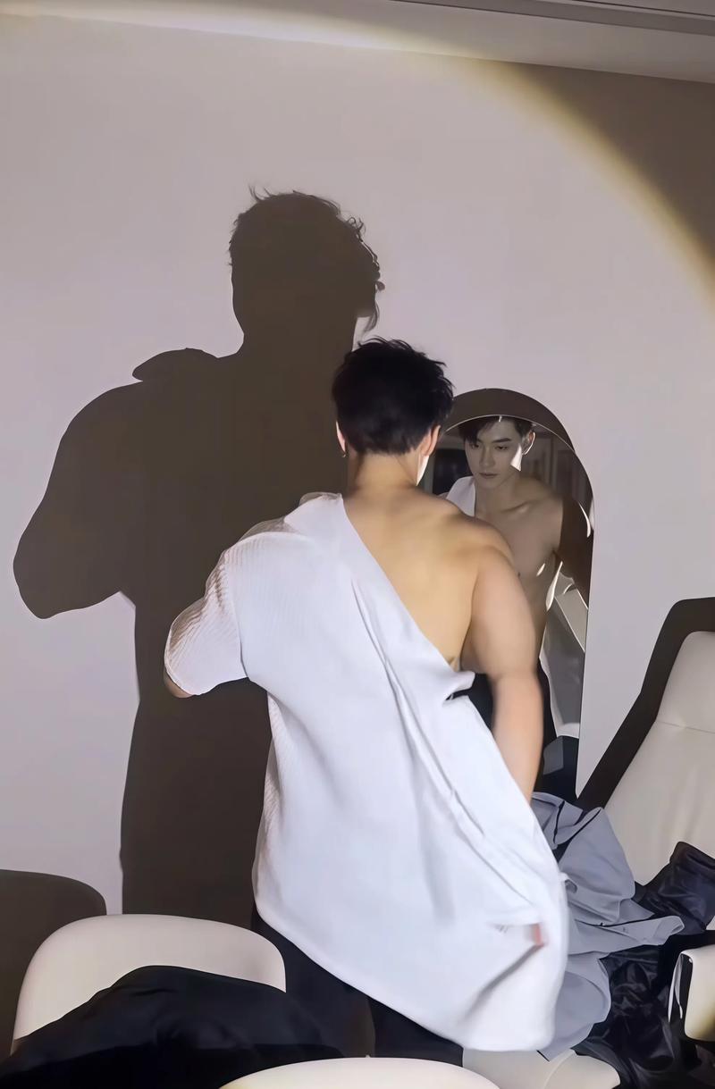 帅哥刷抖音评论